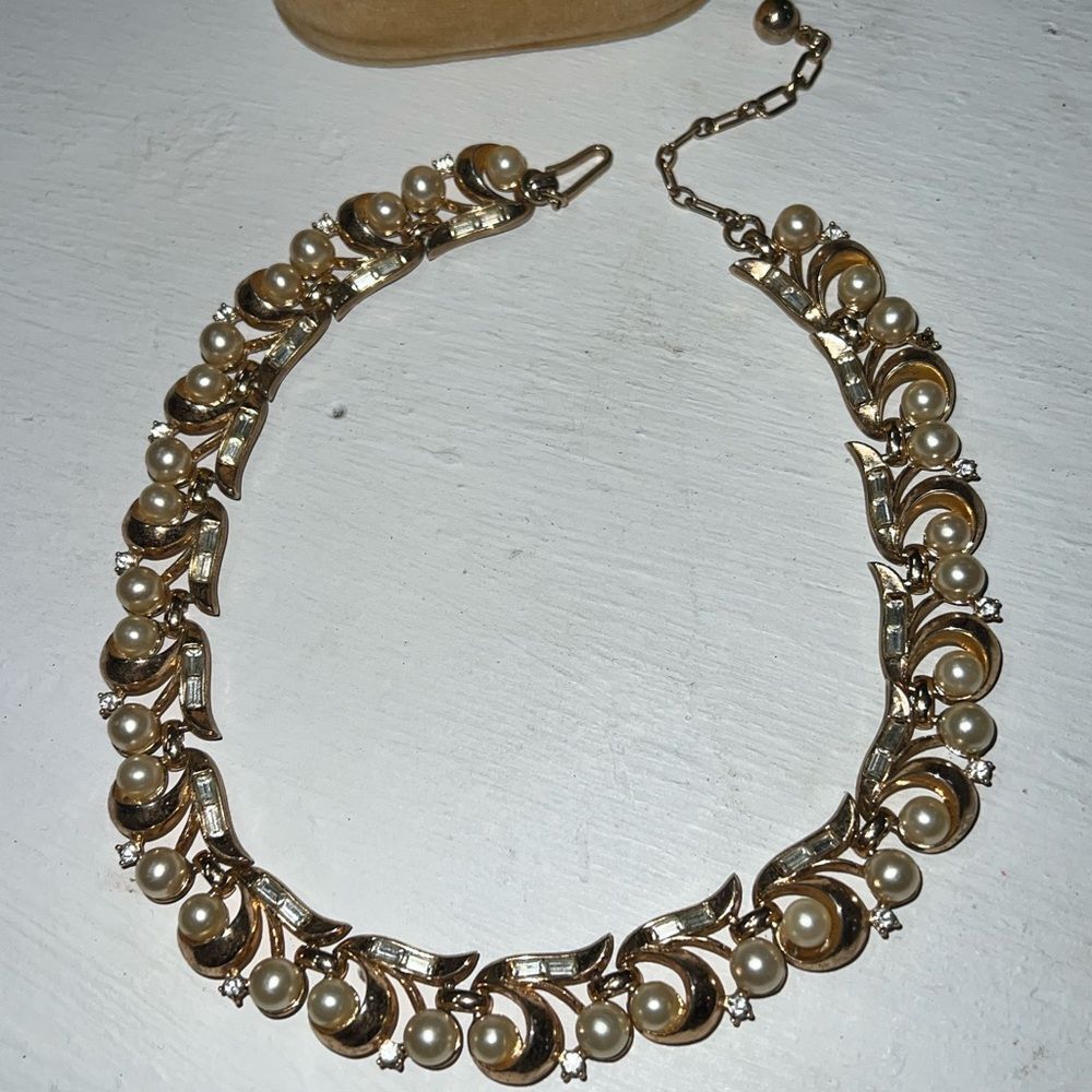 Vintage Trifari Gold Tone Faux Pearl Rhinestone Crystal Women’s Choker Necklace